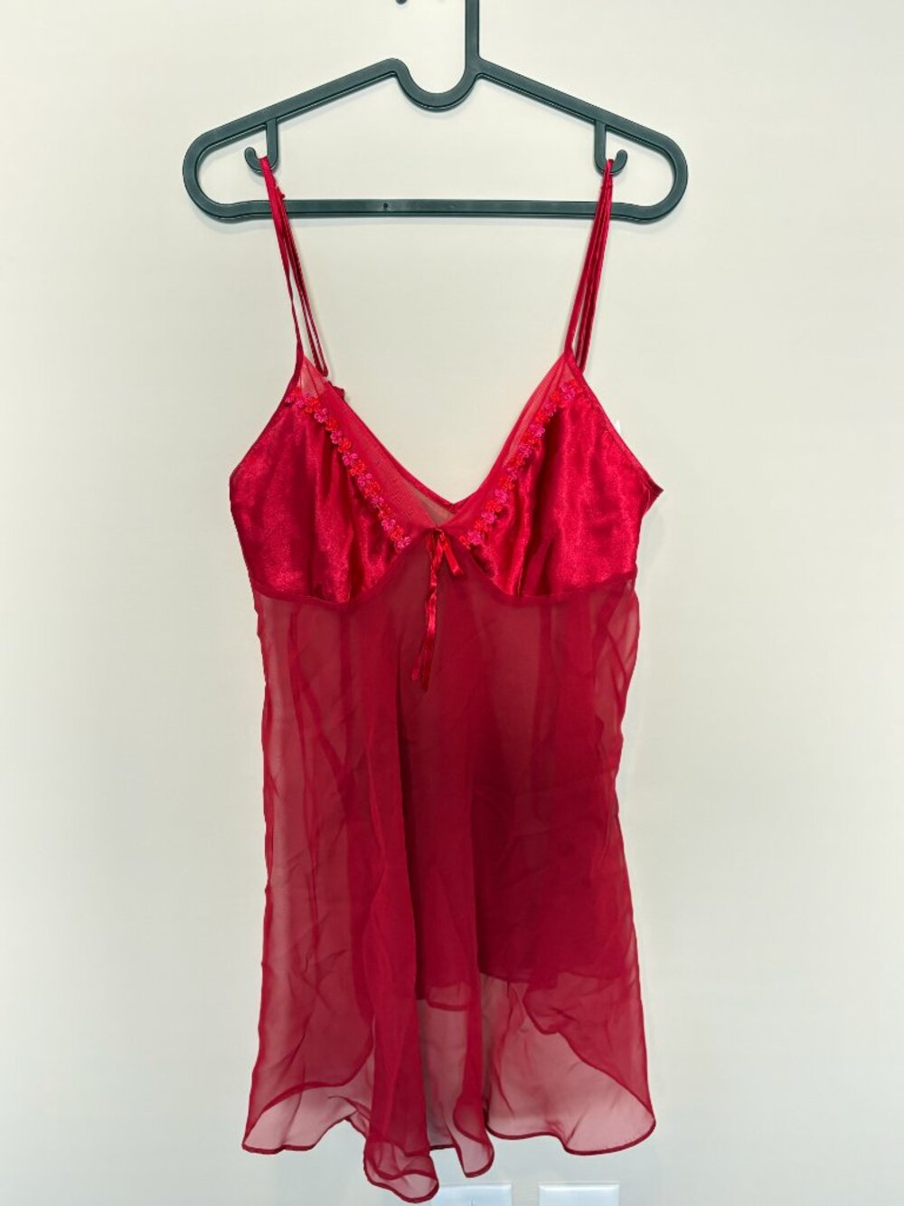 Vintage Gilligan & O'Malley Red Sheer Lace Cami ❤️